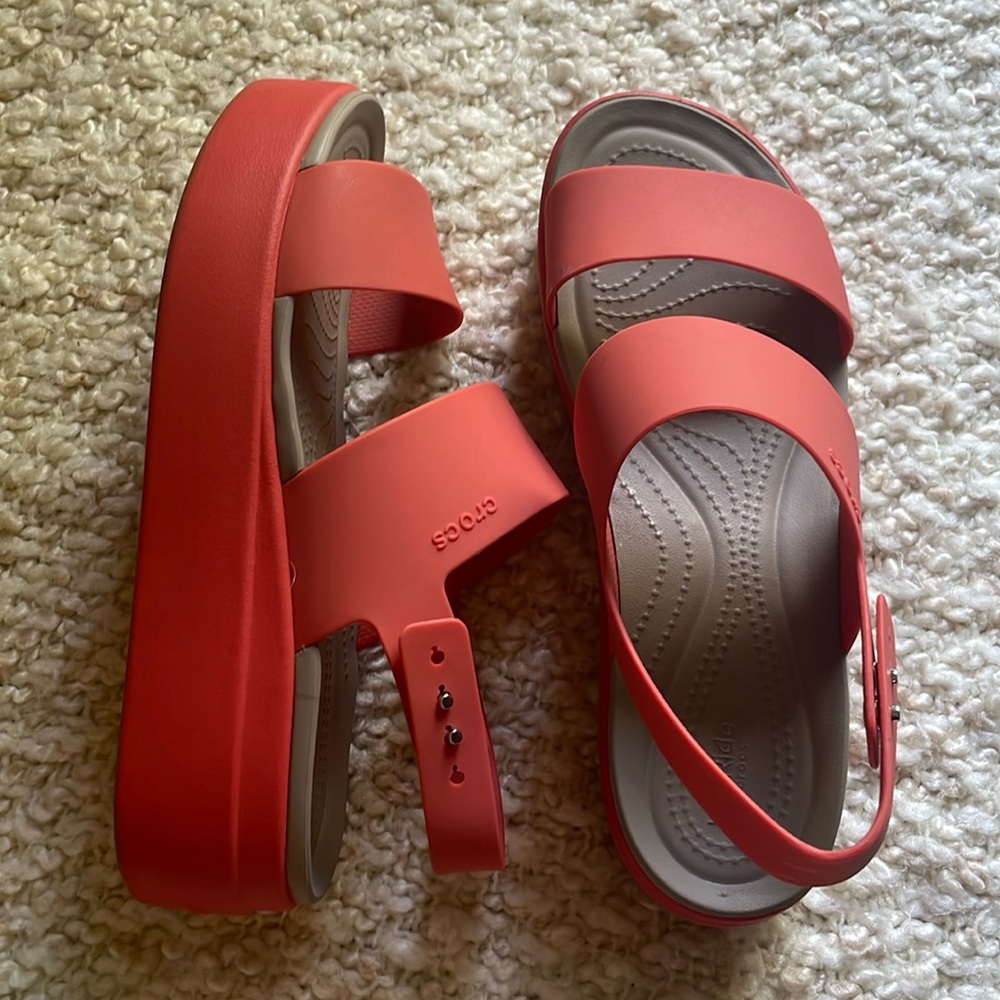 Crocs Brooklyn Low Wedge Sandal size 10